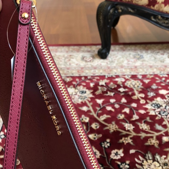 Michael Kors jet set travel perforated xl clutch - Picture 4 of 8